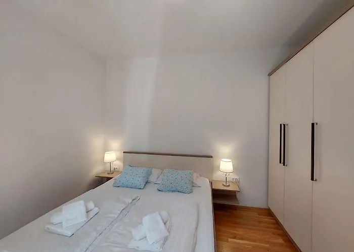 In Insel Krk 13179 مالينسكا