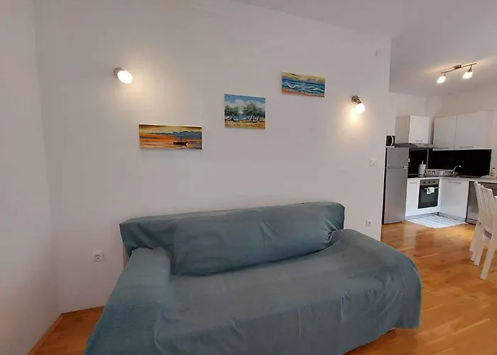 In Insel Krk 13179 * مالينسكا